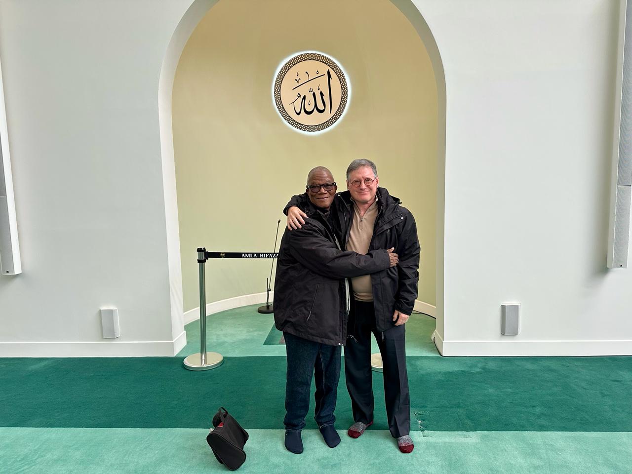 Grégoire Ahongbonon receives the Ahmadiyya International Peace Prize in London