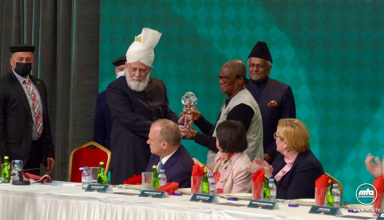 Grégoire Ahongbonon receives the Ahmadiyya International Peace Prize in London