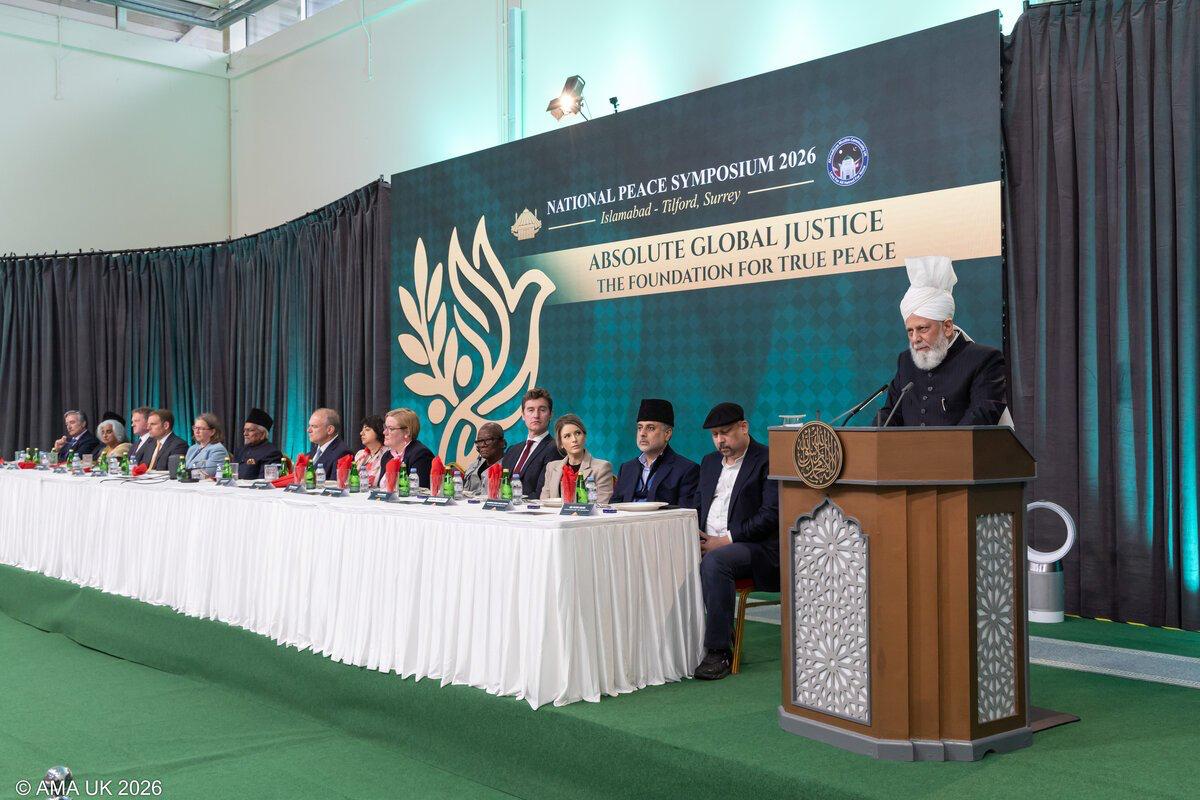 Grégoire Ahongbonon receives the Ahmadiyya International Peace Prize in London