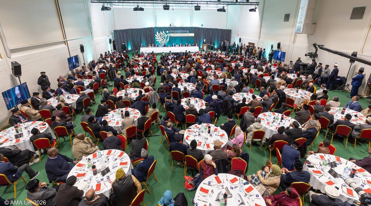 Grégoire Ahongbonon receives the Ahmadiyya International Peace Prize in London